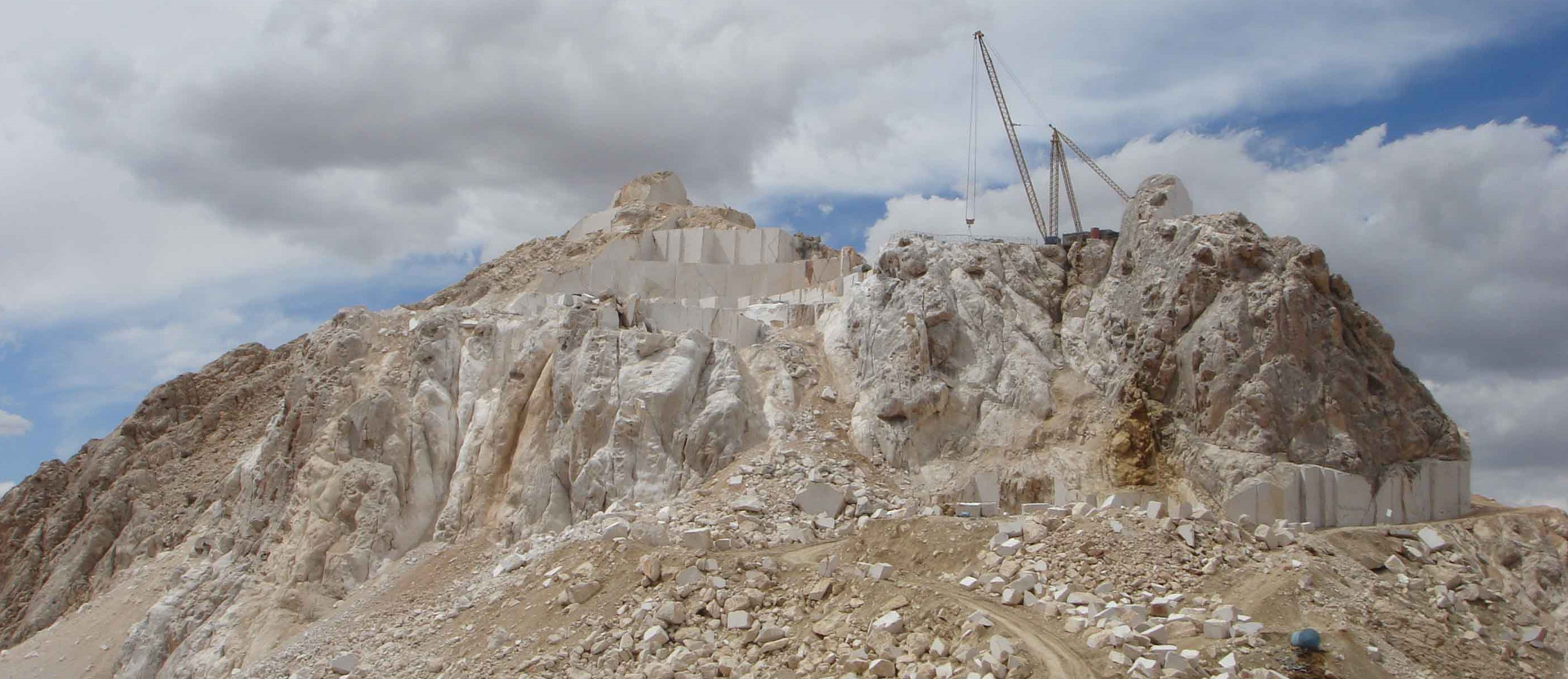 Stone processing from mine to market is our expertise.